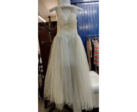 Vintage 50's cream tulle ballgown style wedding dress with sweetheart neckline. (B.P. 21% + VAT)Size - extra small in modern 