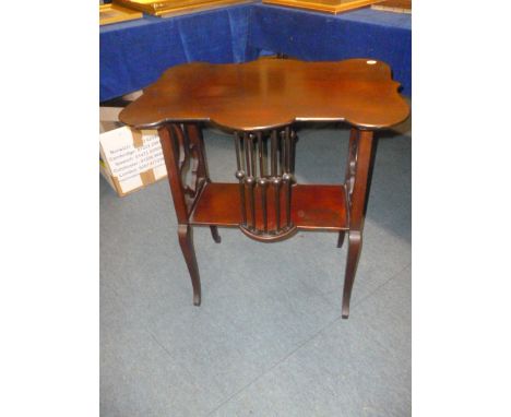 A Mahogany Arts and Crafts birdcage table,  with bobbin turned balusters over square cabriole legs 71.5cm H