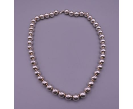 A ladies Tiffany silver bubble necklace, with UK Tiffany hallmarks on chain. 44 cm long. 47.1 grammes. 