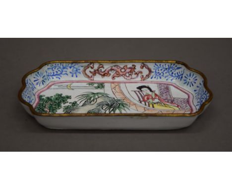 A small Canton enamel dish. 15 cm long.