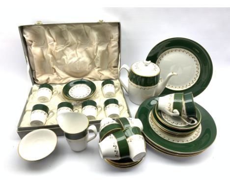 Cased set of Spode 'Green Velvet' pattern coffee cups and saucers, matching teapot, six cups &amp; saucers, tea plates, dinne