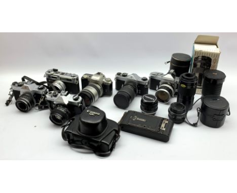 Vintage cameras and lenses including Asahi Pentax Spotmatic with 'Prinzflex Auto Reflex 1:2.8 f=135mm' lens, another similar 