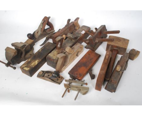 An excellent collection of vintage woodworking tools to include plough planes, block planes etc. Also a Record plane etc ( se