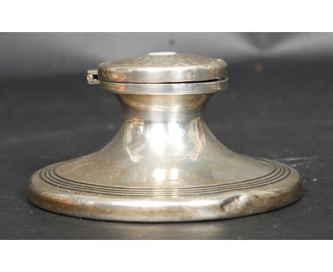 A silver hallmarked stub inkwell having engine turned lid, reeded peripheral borders to the base. Hallmarks for Birmingham 19