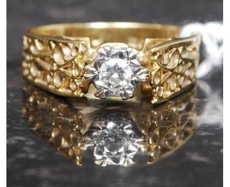 An 18t gold and diamond ladies gypsy ring having a fret worked shank with inset diamond approx 10pnts being claw mounted. Rin