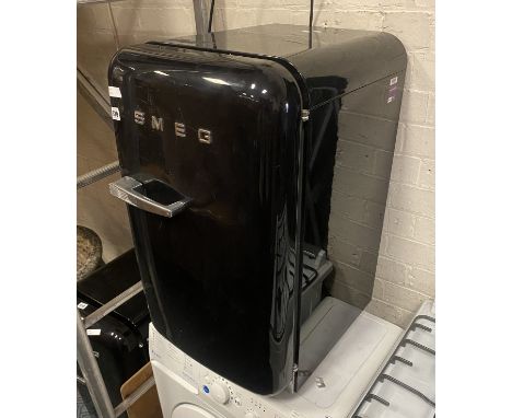SMEG FRIDGE - ONE SHELF MISSING 