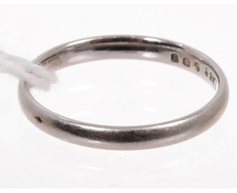 Platinum wedding ring.  Size N½   CONDITION REPORT  Total gross weight approximately 3 grams