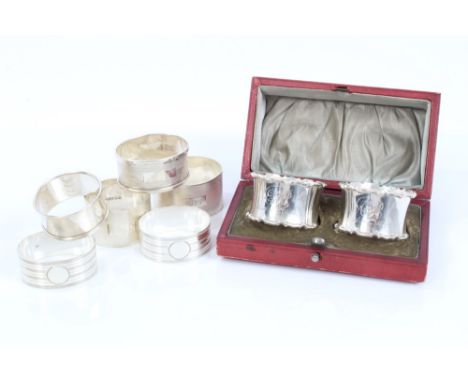Pair late Edwardian silver napkin rings with shaped borders and engraved monogram, in original fitted case (Sheffield 1910), 