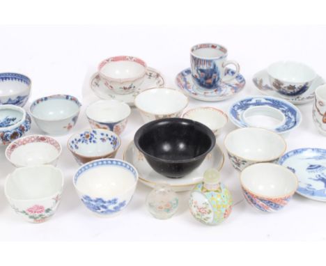 Collection of 18th century Chinese export wares - including blue and white and polychrome teawares and Imari salt, Peking gla