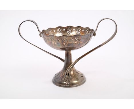 Early 20th century Art Nouveau-style WMF two-handled pedestal dish of circular form, with sweeping loop handles and pierced d