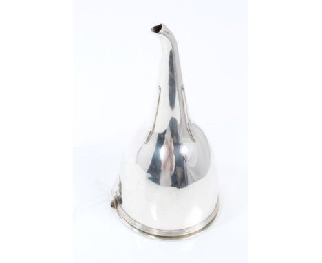 George III silver wine funnel of tapering form, with reeded rim, separate pierced slip-in strainer, with reeded border, suspe