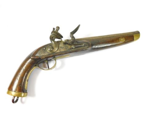 FLINTLOCK PISTOL. A late 18th/early 19th century flintlock pistol. With steel barrel, engraved steel lock & brass trigger gua