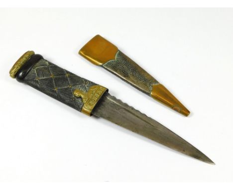 GORDON HIGHLANDERS SKEAN DHU. A Scottish regimental Skean Dhu of the 92nd Gordon Highlanders. Length 19cm.  Please note that 