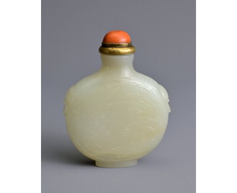 A CHINESE PALE CELADON JADE SNUFF BOTTLE, 19/20TH CENTURY. Of flattened globular form carved in relief with twin lion mask ri