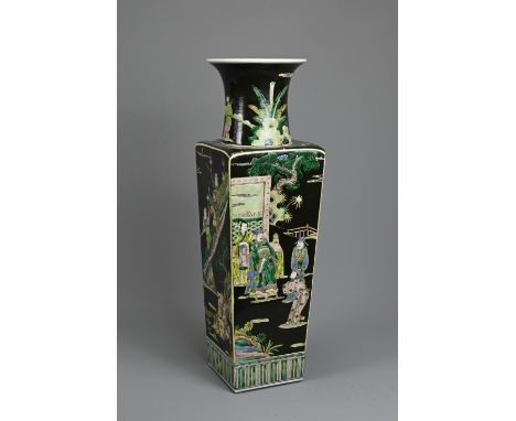 A LARGE CHINESE FAMILLE NOIRE SQUARE SECTION PORCELAIN VASE, 20TH CENTURY. Heavily potted with a fluted neck decorated with v