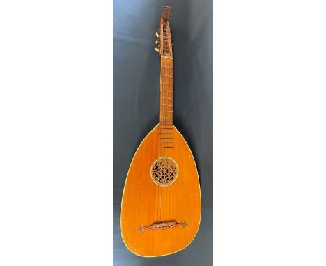 19th century lute by Rosetti&nbsp;