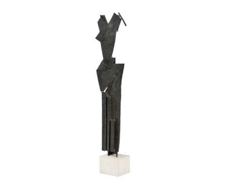 Julio González (1876-1942), Femme dite  Les trois plis , 1984, modèle c. 1931-1932, sculpture en bronze à patine brun foncé, 