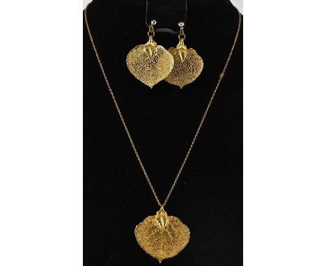 A 9ct yellow gold fine link necklace, length approx 42cm, suspending yellow metal filigree pendant modelled as a leaf, 3 x 3.