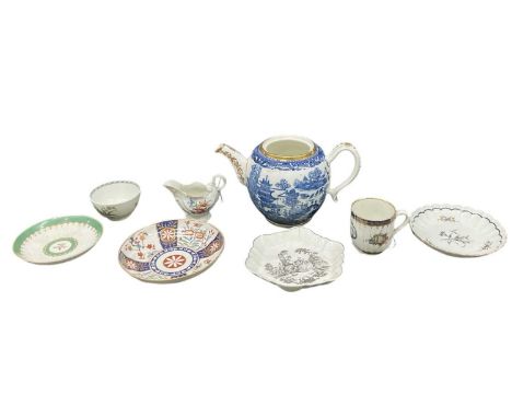 WORCESTER; eight pieces of 18th century teaware, including a 'Willow' pattern teapot (af), a late 18th century butter boat (a