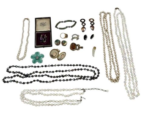 A collection of assorted costume jewellery, including two single strand pearl necklaces, one approx 130cm, an onyx bead neckl