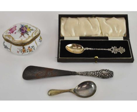 A Victoria diamond jubilee hallmarked silver teaspoon with pierced decoration to the top inscribed '1837-1897, Diamond Jubile