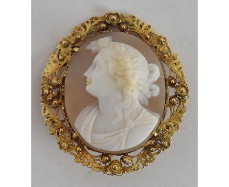 A yellow metal mounted filigree work cameo brooch, 3.5 x 3cm, weight 6.4g.