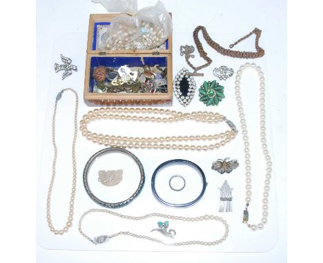 Assorted costume jewellery to include faux pearl necklaces, cufflinks, tie pins, brooches, etc