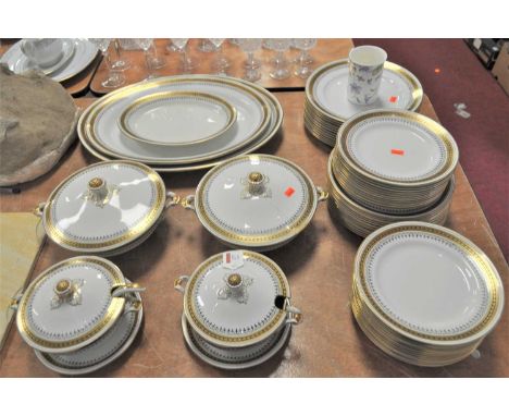 A Grimwades Royal Winton earthenware dinner service, having gilt and spearhead borders
