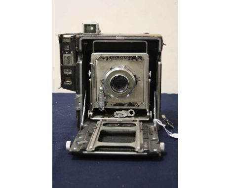 A Graflex Speed Graphic camera, serial number 832133