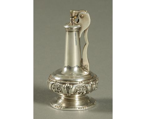 A silver plated Ronson "Decanter" table lighter. Height 11.5 cm. 