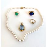 Drei Ringe, Anhänger und Perlenkette