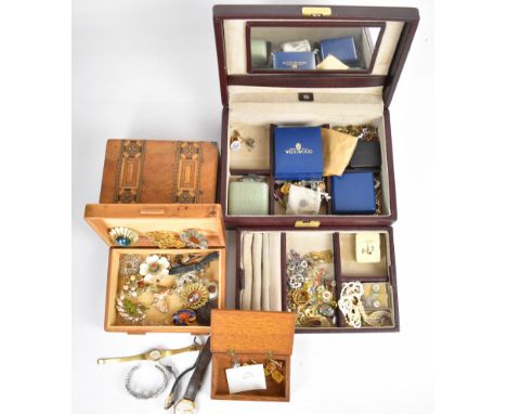 A collection of jewellery including earrings, 9ct gold chain made up of box links (3g), two damaged 9ct gold chains (2.1g), s