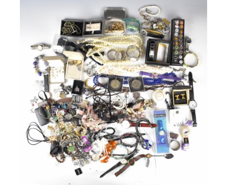 A collection of jewellery including 9ct gold St Christopher and chain (3g), 9ct gold ring mount (1.3g) brooches including Sar