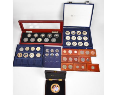 Collection of cased and similar coinage including 2015 1oz silver Britannia coin cover, WW1 commemorative silver two coin set