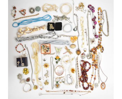 A collection of jewellery and&nbsp;necklaces including&nbsp;silver rope twist and diamant&eacute;, 18ct gold earring, Victori