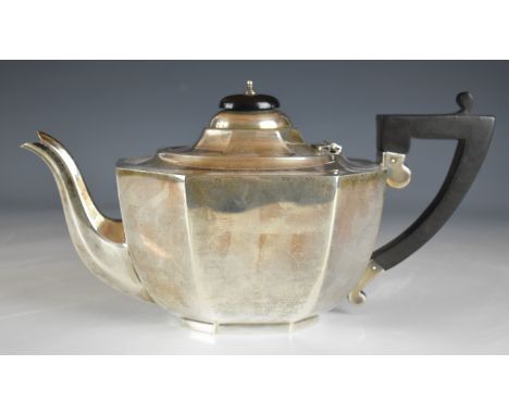 Art Deco hallmarked silver three piece octagonal tea set, Sheffield 1931, maker&nbsp;Viner's Ltd, length of teapot 29cm, weig