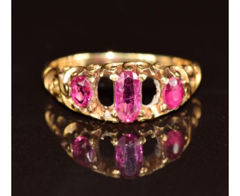 Victorian ring set with three pink sapphires (two stones missing), 3.1g, size O