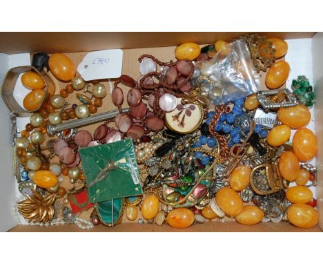 A box of miscellaneous items, to include; gents Timex steel cased wristwatch, brass napkin rings, loose beads etc 