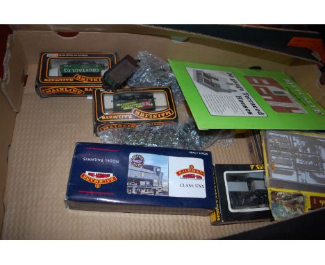 A box of assorted model rail related items, to include; Bachmann 5700 Pannier tank, 5757 BR black late crest, Graham Farrish 