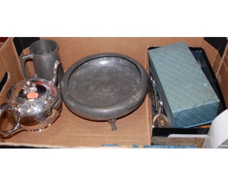 Assorted metal wares to include hammered pewter bowl, plated teapot, sundry flatwares etc