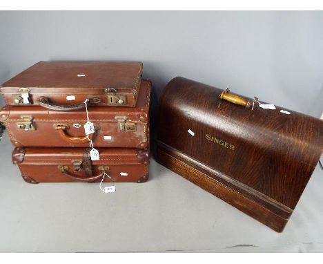 A vintage Singer sewing machine and three small vintage cases. [4]