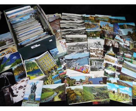 Deltiology - a collection in excess of 800 postcards to include many modern larger portrait cards