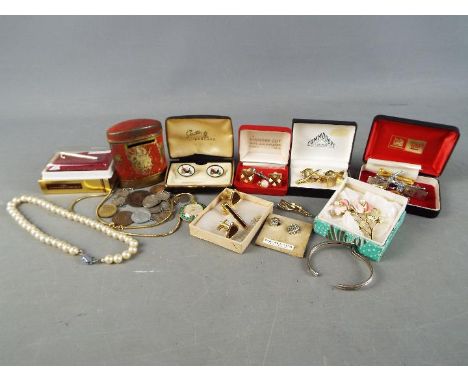 Lot to include costume jewellery, locket stamped '9ct B&amp;F', yellow metal ring with crucifix decoration stamped 'DIA' 4.9 