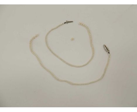 FINE PEARL CHOKER NECKLACE, with rose diamond-set clasp (broken in two parts), largest pearl 3mms (diam.)Provenance: private 