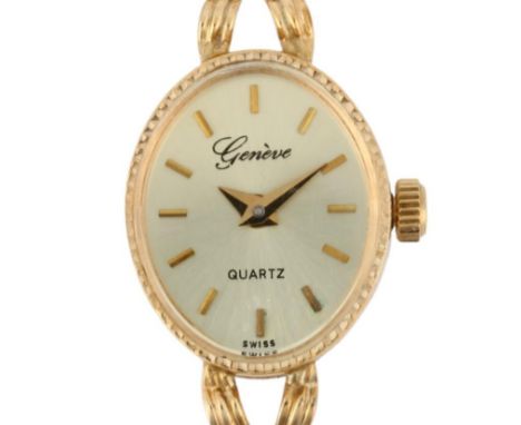 GENEVE - a lady's 9ct gold quartz bracelet watch, champagne dial with baton hour markers, dauphine hands and 9ct bracelet, ca