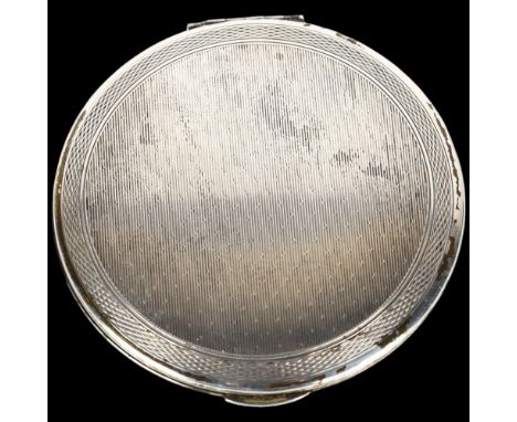 An Elizabeth II silver compact, allover engine turned decoration, by Kigu Ltd, hallmarks London 1962, diameter 8cmNo damage o