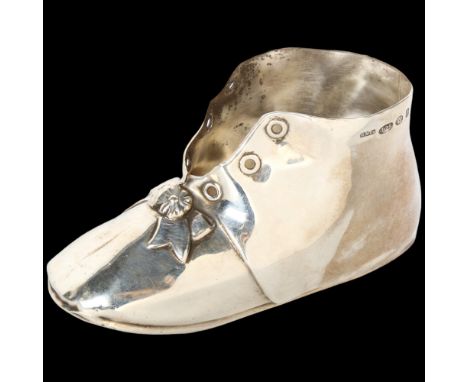 An Edwardian novelty silver shoe pin cushion, Gorham Manufacturing Co, import Birmingham 1904, length 10.5cmA few very light 