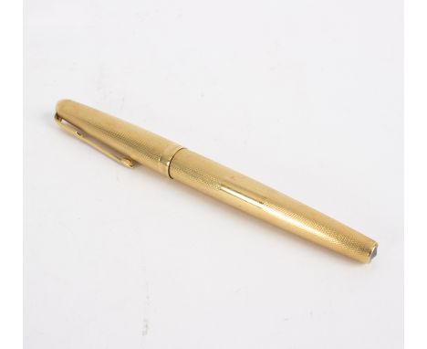 An 18ct gold Parker 61 fountain pen Condition Report: No dents or engraved names.  Nib appears ok, arrow present