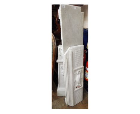 A marble fire surround, 150 cm wide Condition report Report by GH

Generally some small chips and marks, but generally appear