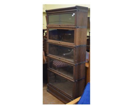 A Globe Wernicke oak five section bookcase, 86 cm wide Condition report Report by GH

Back boards woodwormed. Mostly towards 